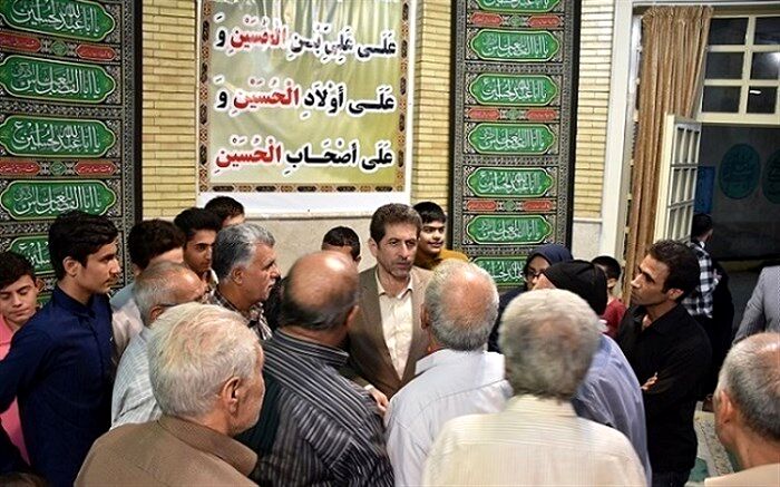 دیدار مدیرکل آموزش و پرورش استان کرمانشاه با مردم در مسجد امام خمینی ( ره )