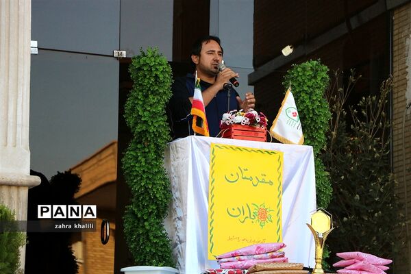 نرمش صبحگاهی و تجلیل از ۳ تن از چهره‌های جهانی و برتر ورزش دانش‌آموزی