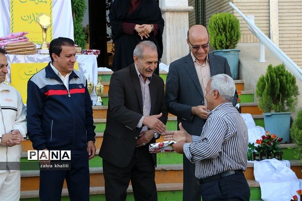 نرمش صبحگاهی و تجلیل از ۳ تن از چهره‌های جهانی و برتر ورزش دانش‌آموزی