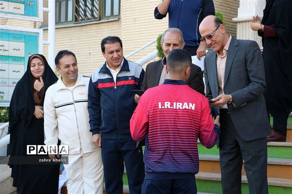 نرمش صبحگاهی و تجلیل از ۳ تن از چهره‌های جهانی و برتر ورزش دانش‌آموزی