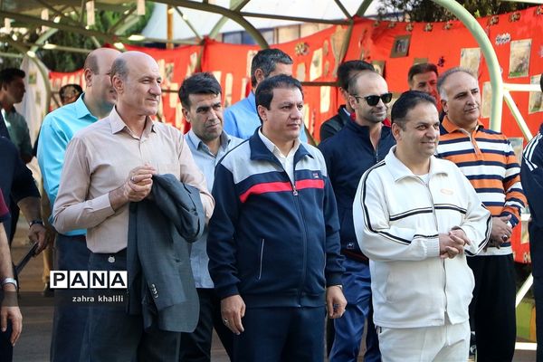 نرمش صبحگاهی و تجلیل از ۳ تن از چهره‌های جهانی و برتر ورزش دانش‌آموزی