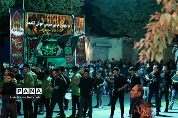 عزاداری شب سوم محرم در خیابان‌های ارومیه