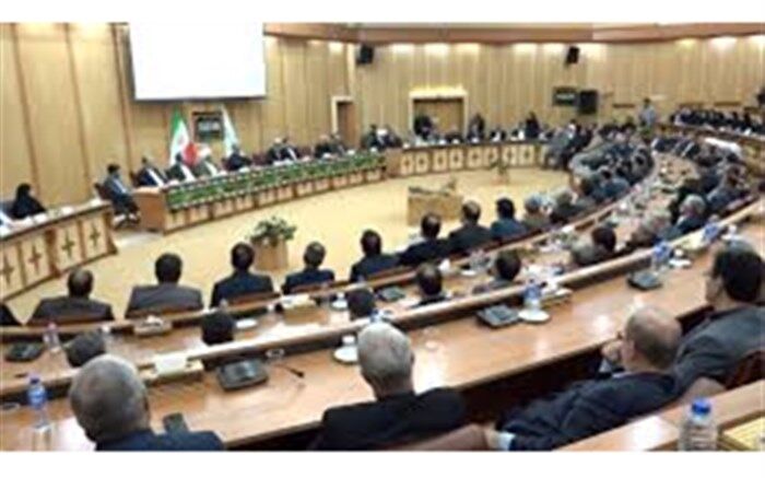 مرکز ثقل فشارهای دشمنان بر حوزه اقتصاد است
