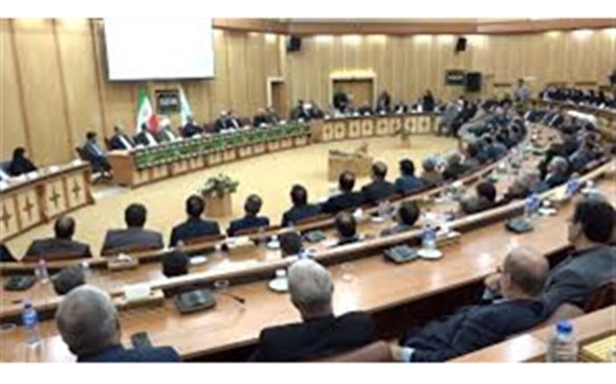 مرکز ثقل فشارهای دشمنان بر حوزه اقتصاد است