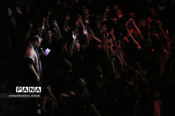 عزاداری مردم شیراز در سومین شب از ماه محرم