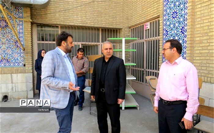 بازدید مدیر منطقه از دبیرستان دخترانه بوعلی و دبستان سجادیه