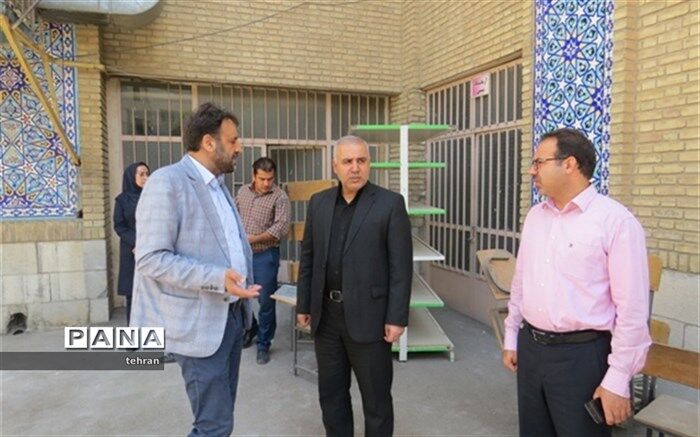 بازدید مدیر منطقه از دبیرستان دخترانه بوعلی و دبستان سجادیه