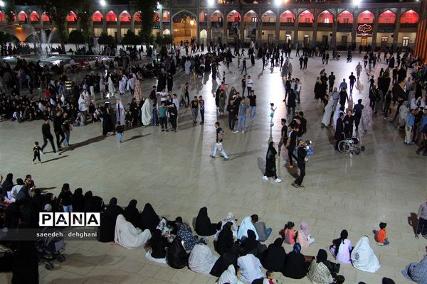 عزاداری مردم شیراز در جوار حرم مطهر حضرت احمدابن موسی (ع)