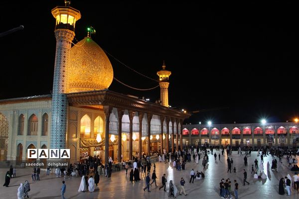 عزاداری مردم شیراز در جوار حرم مطهر حضرت احمدابن موسی (ع)