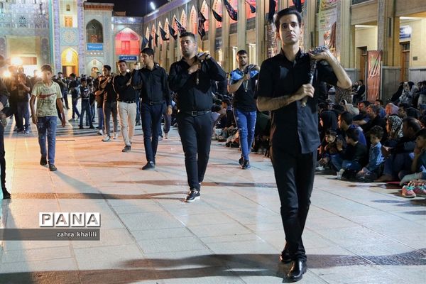 عزاداری مردم شیراز در جوار حرم مطهر حضرت احمدابن موسی (ع)