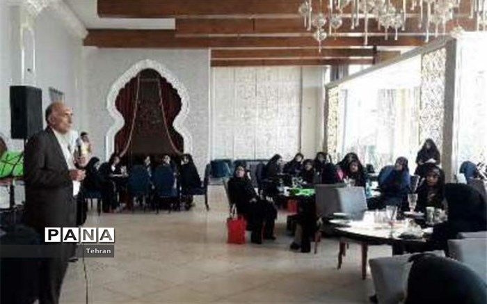 تجلیل از برگزیدگان طرح نماد در منطقه 9