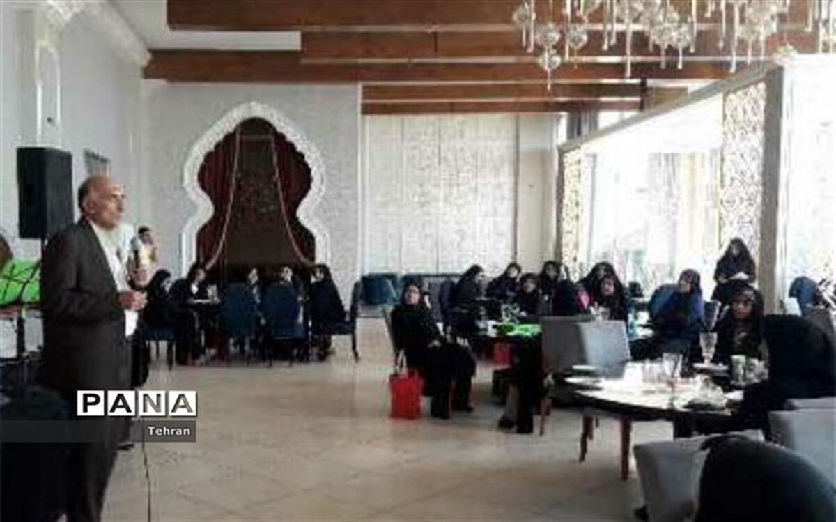 تجلیل از برگزیدگان طرح نماد در منطقه 9