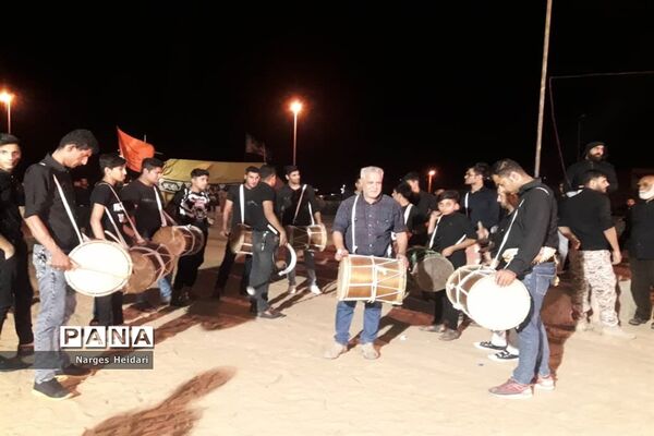 آیین نمادین واقعه عاشورا در هیئت زینبیه شهرک خودیاری شهرستان امیدیه