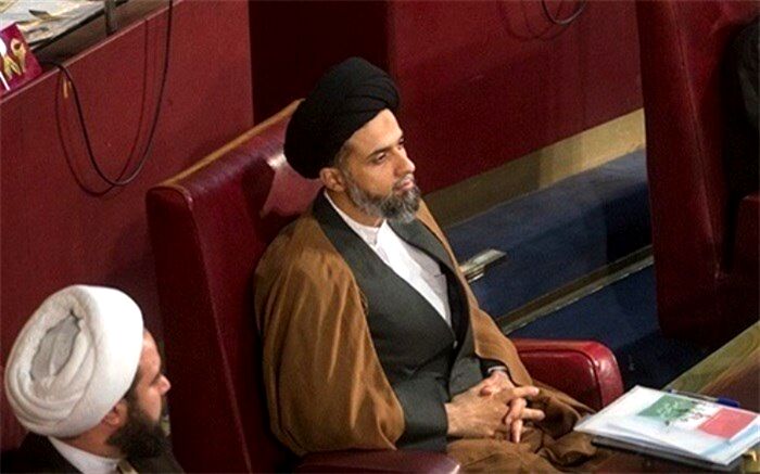 نمایند مردم قم در مجلس: صدرالساداتی در حال زندگی عادی است