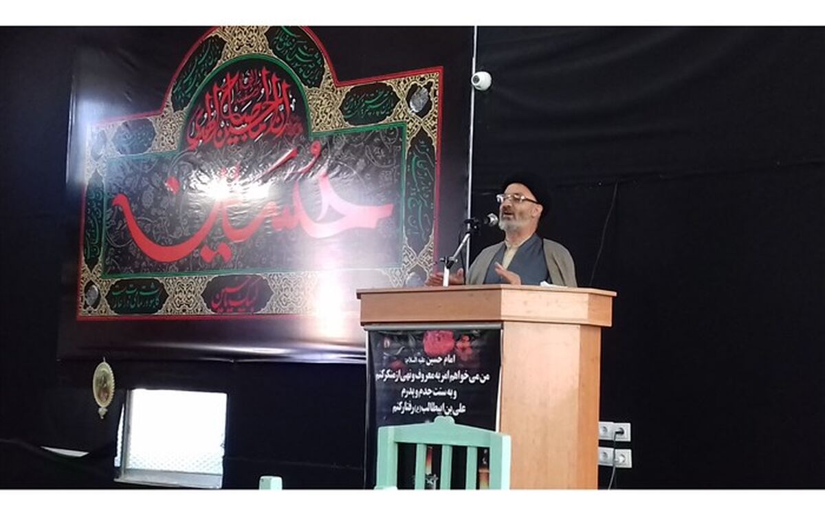 امام جمعه فیروزکوه: امروزه یکی از دسیسه‌های دشمن این است که کانون خانواده را از بین ببرند