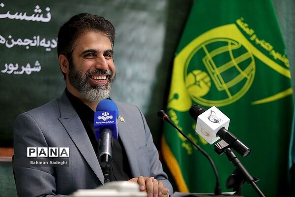 نشست خبری دبیرکل اتحادیه انجمن‌های اسلامی دانش‌آموزان