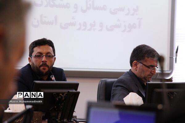 هفدهمین نشست شورای اسلامی خراسان رضوی با مسئولان آموزش و پرورش استان