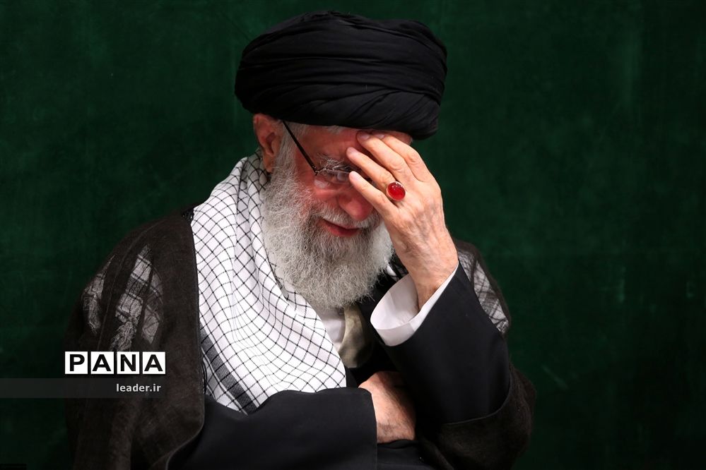 دومین شب عزاداری در حسینیه امام خمینی با حضور رهبر معظم انقلاب