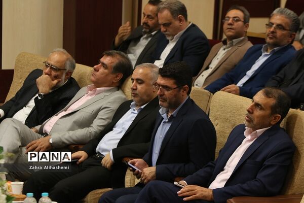 مراسم تقدیر از برگزیدگان کنکور98 شهر تهران