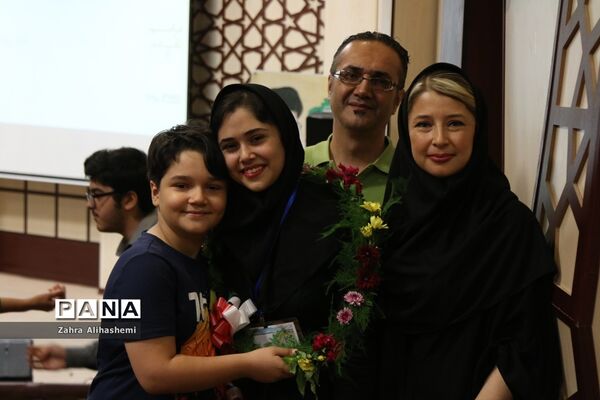 مراسم تقدیر از برگزیدگان کنکور98 شهر تهران