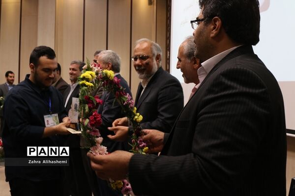 مراسم تقدیر از برگزیدگان کنکور98 شهر تهران