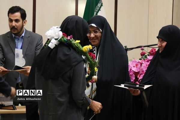 مراسم تقدیر از برگزیدگان کنکور98 شهر تهران