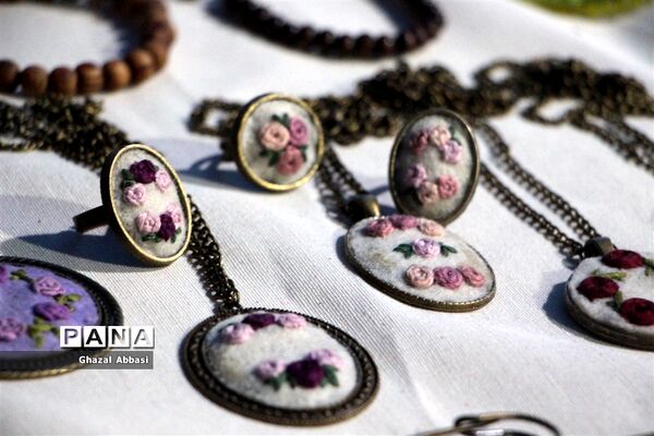 نمایشگاه هنری دست آفرین
