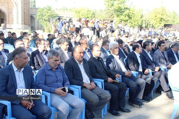 آیین غبار روبی مزار شهدا  به‌مناسبت گرامیداشت هفته دولت در ارومیه