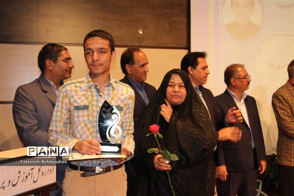 مراسم تجلیل از رتبه های زیر 1000 استان خراسان جنوبی
