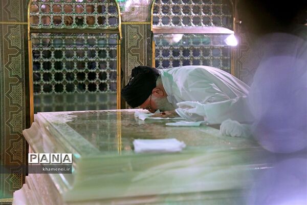 غبارروبی مضجع مطهر حضرت امام رضا (علیه‌السلام)