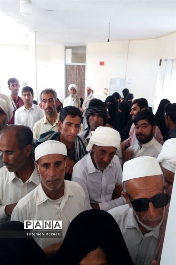 خدمت بی منت کاروان سلامت هلال احمر استان زنجان در مناطق کم‌برخوردار سیستان و بلوچستان