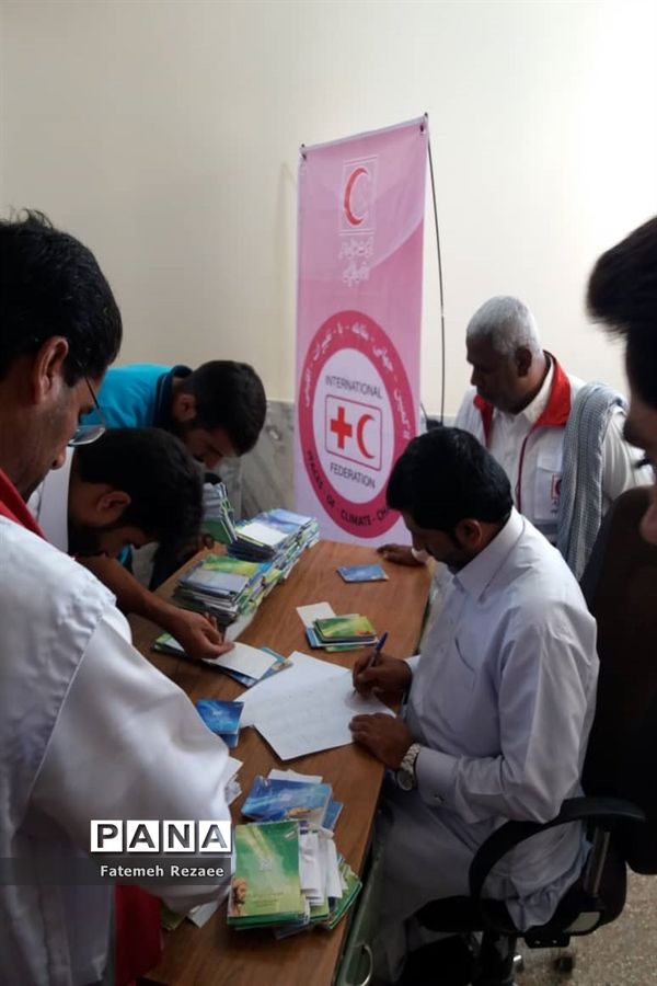خدمت بی منت کاروان سلامت هلال احمر استان زنجان در مناطق کم‌برخوردار سیستان و بلوچستان