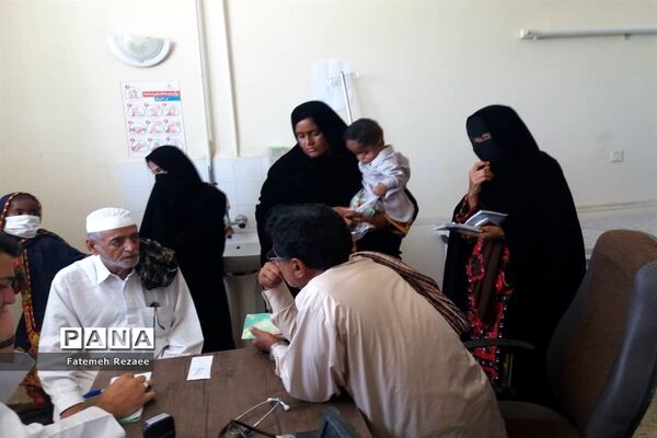 خدمت بی منت کاروان سلامت هلال احمر استان زنجان در مناطق کم‌برخوردار سیستان و بلوچستان