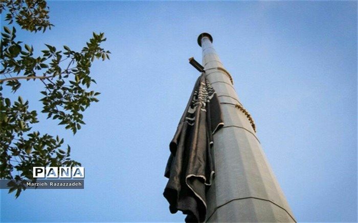 ابر پرچم اباعبدالله الحسین(ع) بر فراز میدان بزرگمهر به اهتزاز درآمد