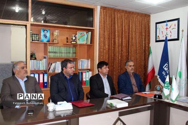 نشست توجیهی اعضاء تیم بازرسی و نظارت طرح ساماندهی لباس فرم مدارس