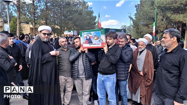تشییع تابوت های کوچک مهاجر
