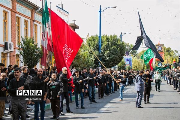 عزاداری خیابانی مردم ارومیه در تاسوعای حسینی