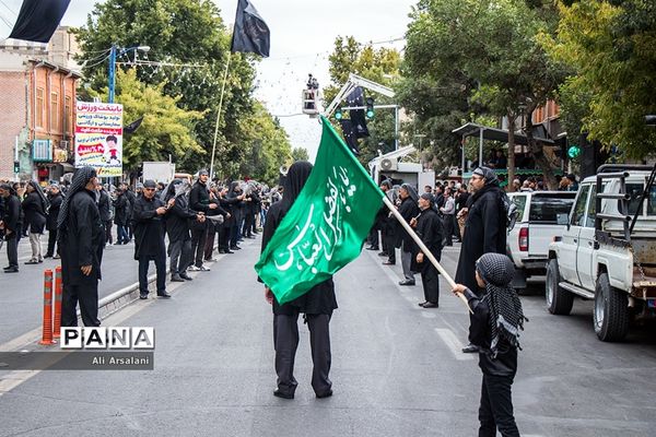 عزاداری خیابانی مردم ارومیه در تاسوعای حسینی