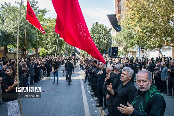 عزاداری خیابانی مردم ارومیه در تاسوعای حسینی