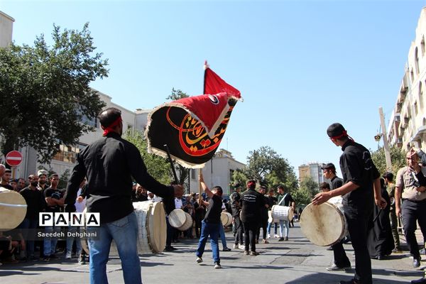 عزاداری مردم شیراز در تاسوعای حسینی