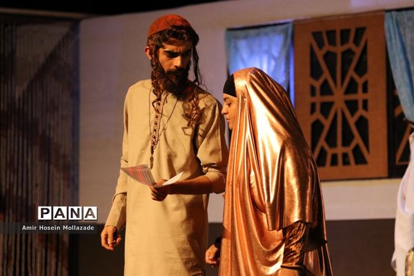 اجرای نمایش « لای لای گوزومون نوری »