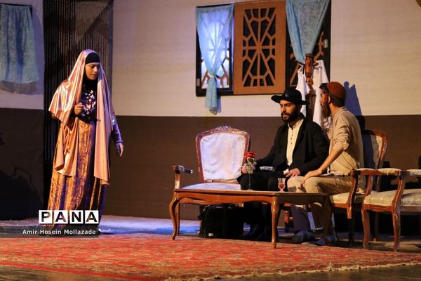 اجرای نمایش « لای لای گوزومون نوری »