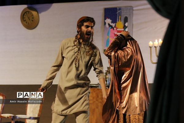 اجرای نمایش « لای لای گوزومون نوری »