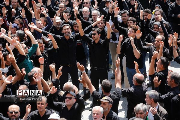 عاشورای حسینی در میدان امام حسین (ع)
