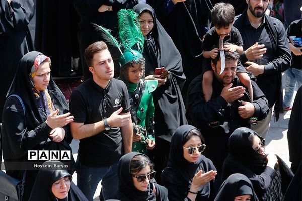 عاشورای حسینی در میدان امام حسین (ع)
