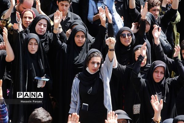 عاشورای حسینی در میدان امام حسین (ع)