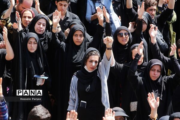 عاشورای حسینی در میدان امام حسین (ع)