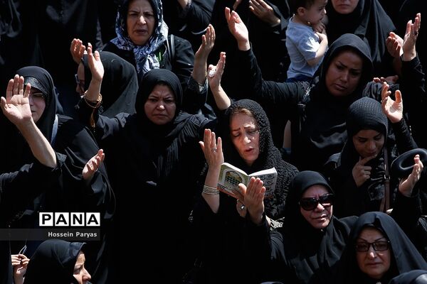 عاشورای حسینی در میدان امام حسین (ع)