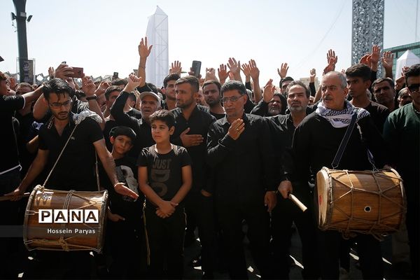 عاشورای حسینی در میدان امام حسین (ع)