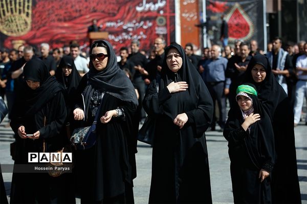 عاشورای حسینی در میدان امام حسین (ع)